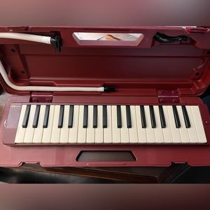 Mini piano.